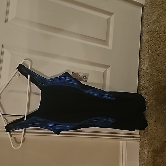 Swimsuit - Picture 2 of 10